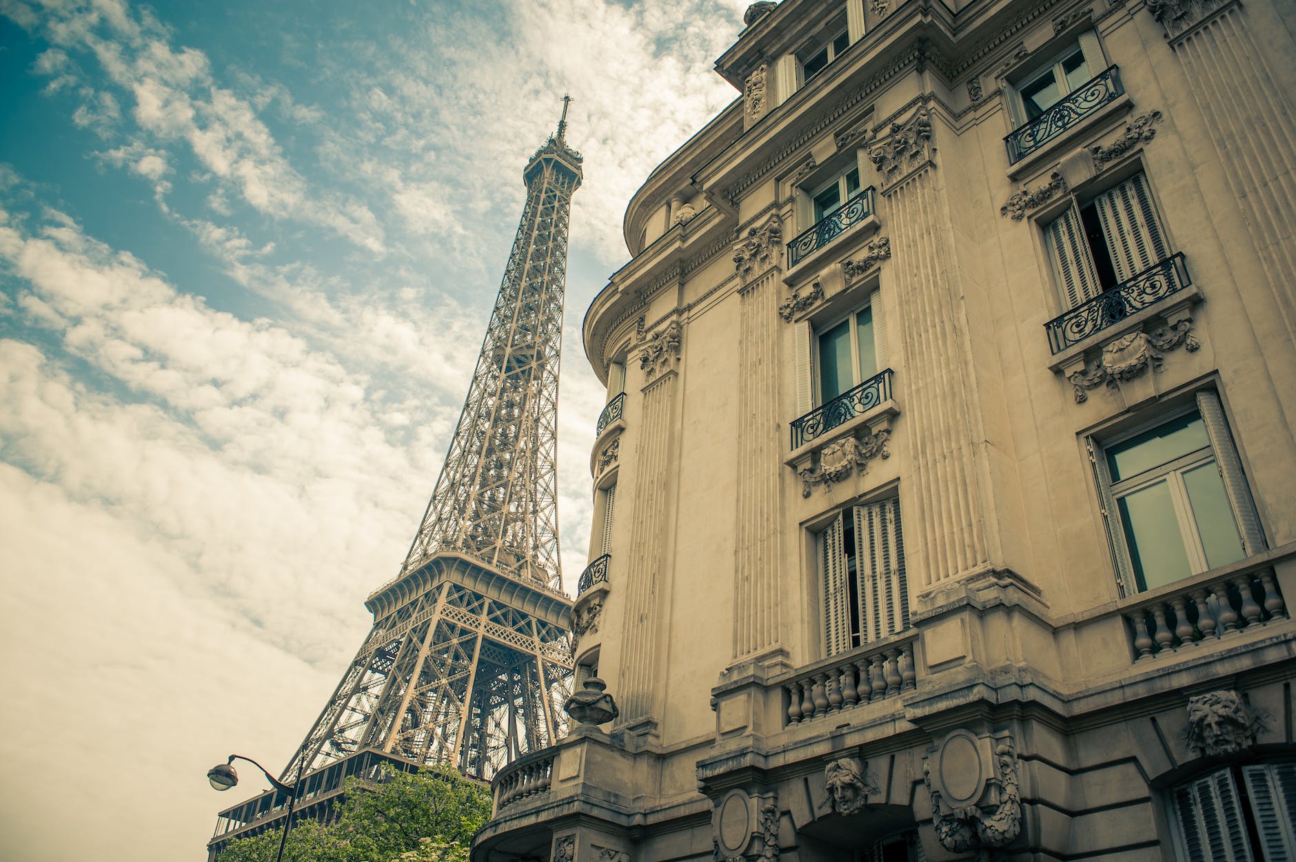 best time to travel to paris