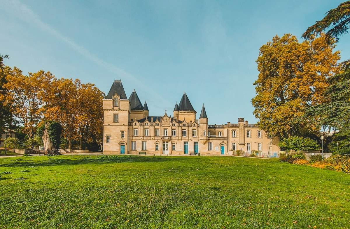 fall season in bordeaux france