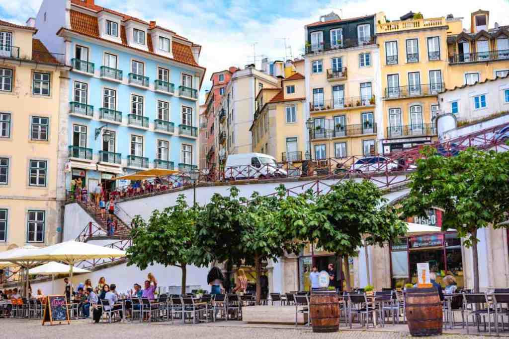 things to do in lisbon for solo travelers